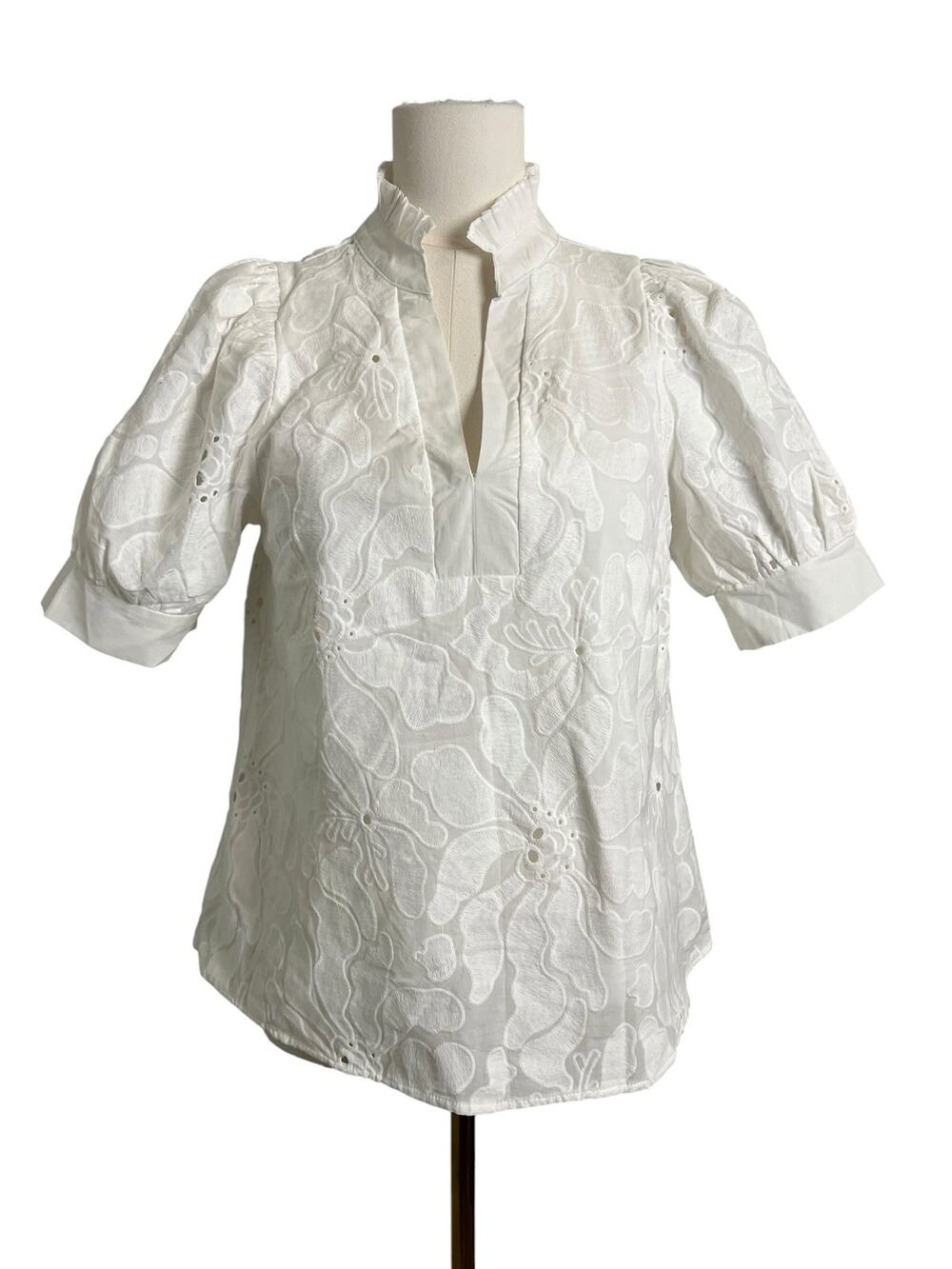 Entro White Embroidered Eyelet Puff Sleeve Popover Blouse Small